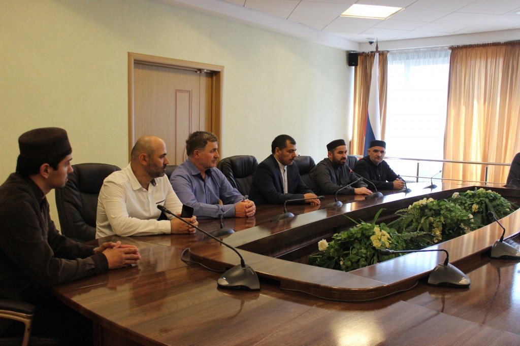 Встреча с представителями правительства и Муфтията Республики Дагестан